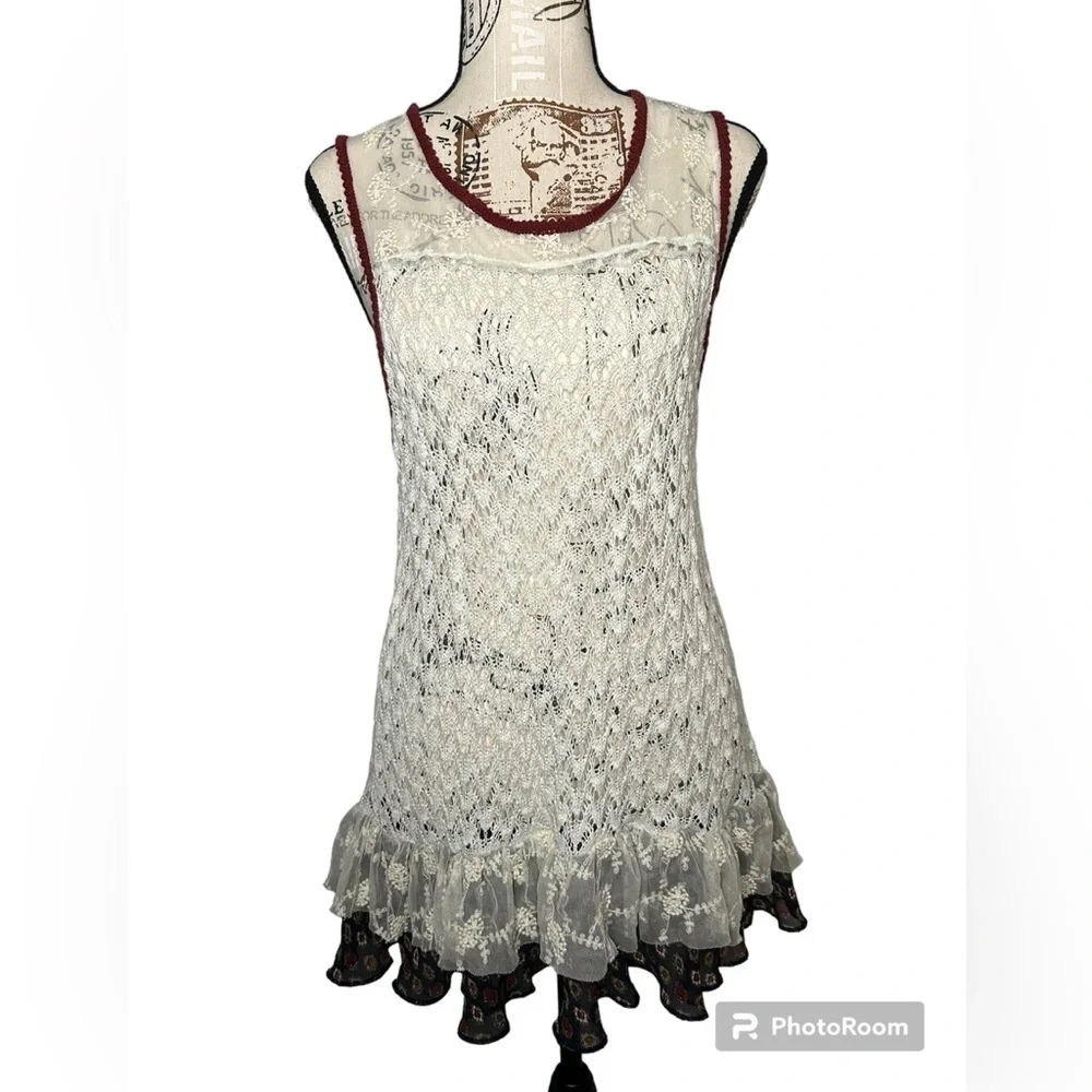 5/$25 BKE women’s sleeveless crocheted mixed media top size medium - Picture 2 of 11